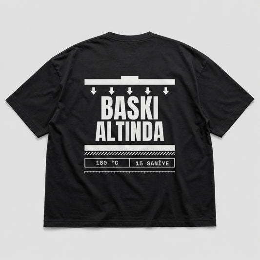 Baskı Altında Oversize T-Shirt - Siyah